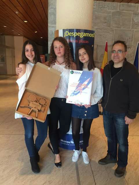 Isabel Rupín, Sonia Armañac, Erica Vivas y José Luis Mur, jefe de estudios del instituto.