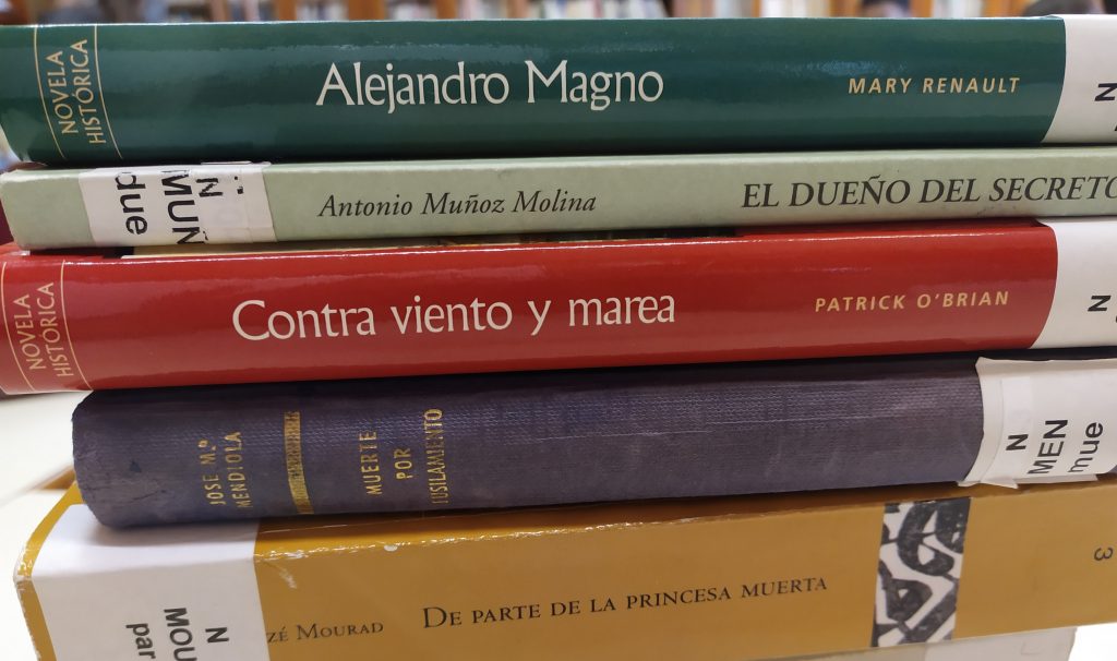 Haikus En La Biblioteca O Choben